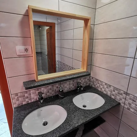 & Glamping Cenda Zelezniki
